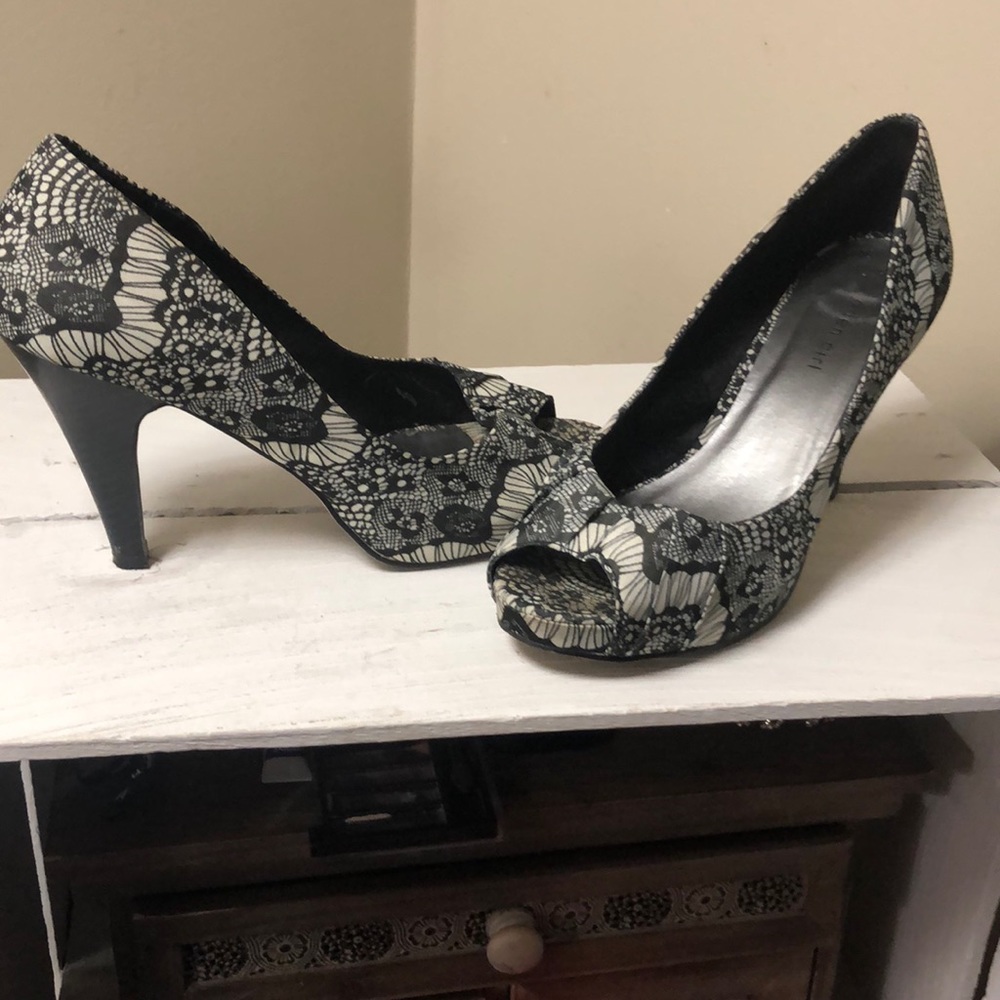 White and black floral print